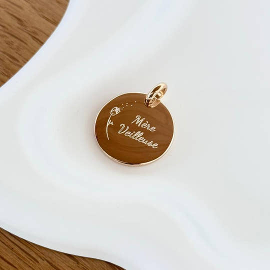 Pendentif "Mère veilleuse" plaqué or