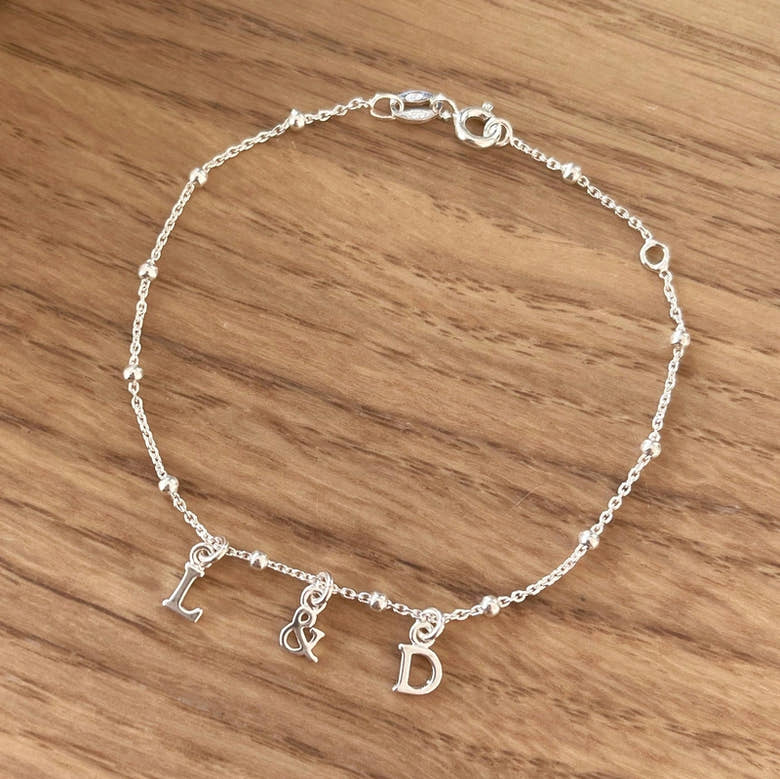 Bracelet "Initial" argent, vue 3
