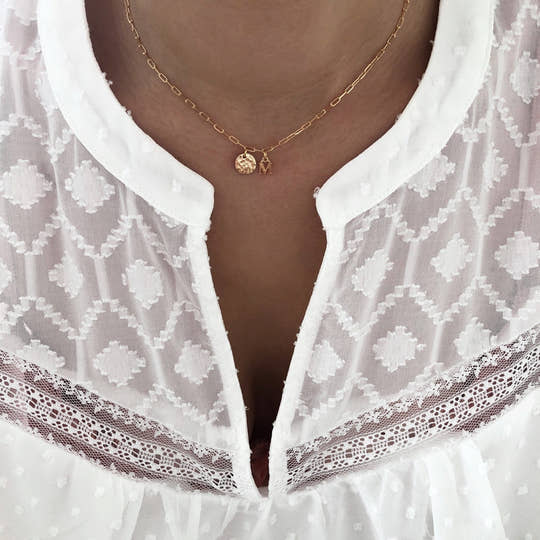 Collier "Idylle" médaille martelée plaqué or
