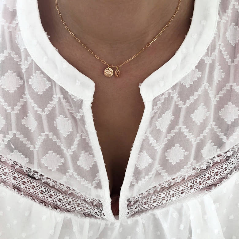 Collier "Idylle" médaille martelée plaqué or